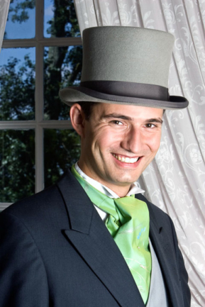 © Nicolas Gornas Portrait de mariage à la fin des préparatifs du marié