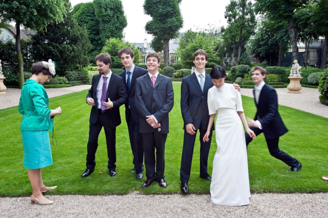 © Nicolas Gornas Instant de mariage de la photo de groupe se mettant en place