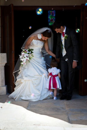 © Nicolas Gornas Photographie de mariage des mariés avec la petite fille