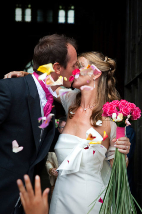 © Nicolas Gornas Photographie de mariage lors de la sortie de l'église