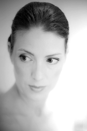 © Nicolas Gornas Portrait de la mariée lors de ses préparatifs